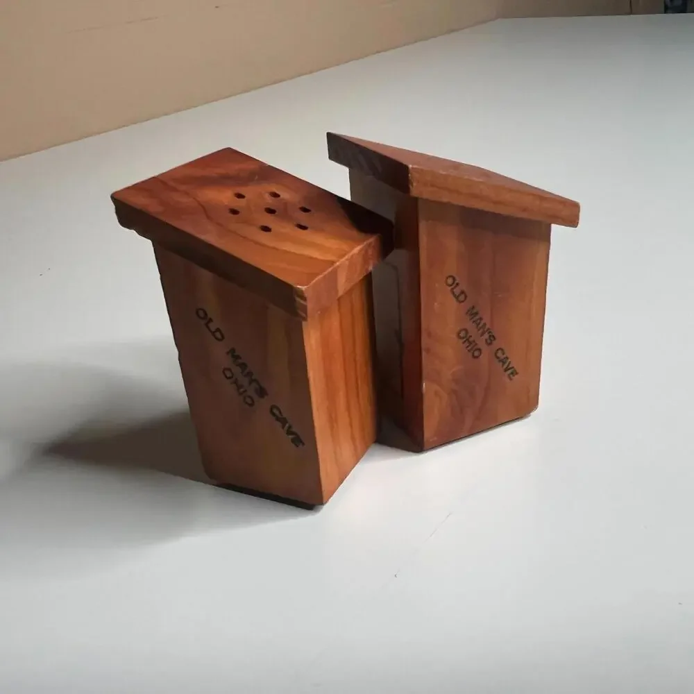 Vintage Wooden‎ Outhouse “Ma” & “Pa” Salt and Pepper Shakers Old Man’s Cave Ohio